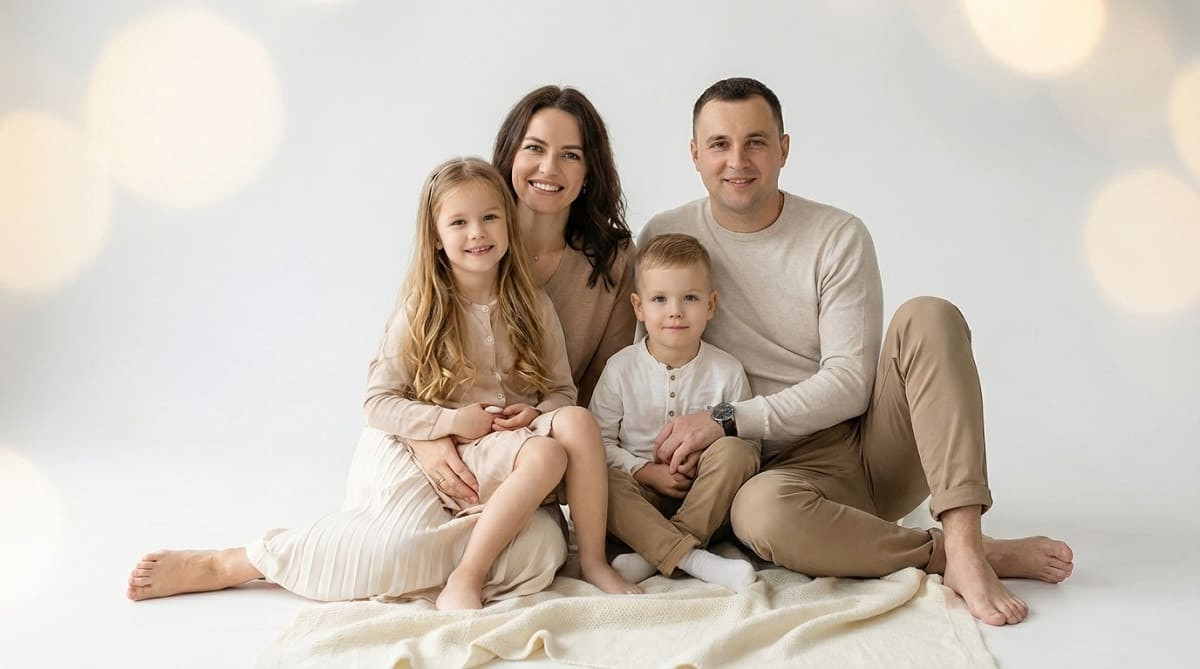 Красивые позы для семейной фотосессии в студии